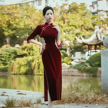 Kitajski Slog Zlati Žamet Qipao Sodobni Tanki Tradicionalnih Vezenje Cheongsam Letnik Split Ženske Obleke Poroka Stranka Obleko