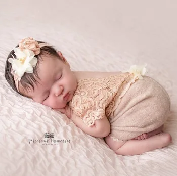 Kvačkanje Newborn Baby Obleko Dekle Obleko Baby Lepe Čipke Čipke Pearl Jumpsuit + Headdress Nastavite To je za Fotografiranje
